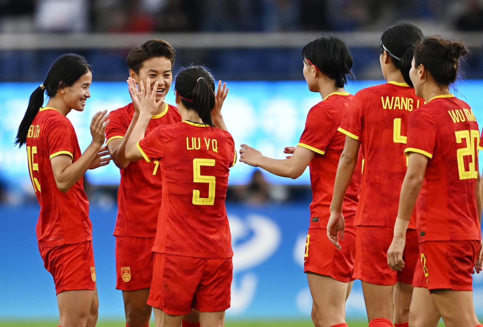 同乐城直播-国际女足比赛中，中国队积极参与