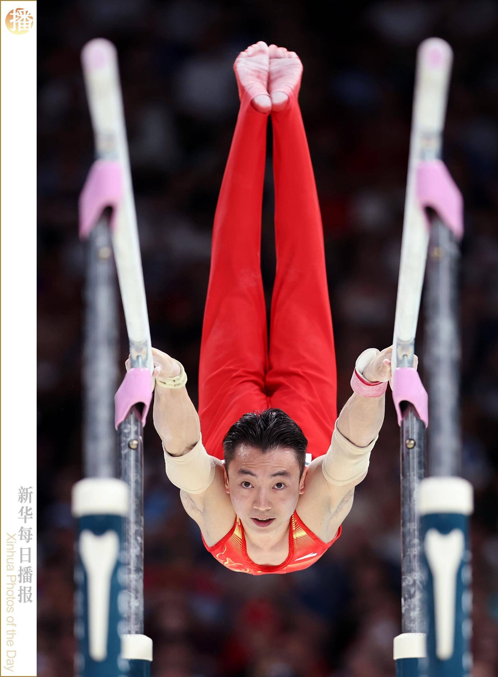 竞技体操选手在双杠项目中完美表现惊艳全场 竞技体操选手在双杠项目中完美表现惊艳全场