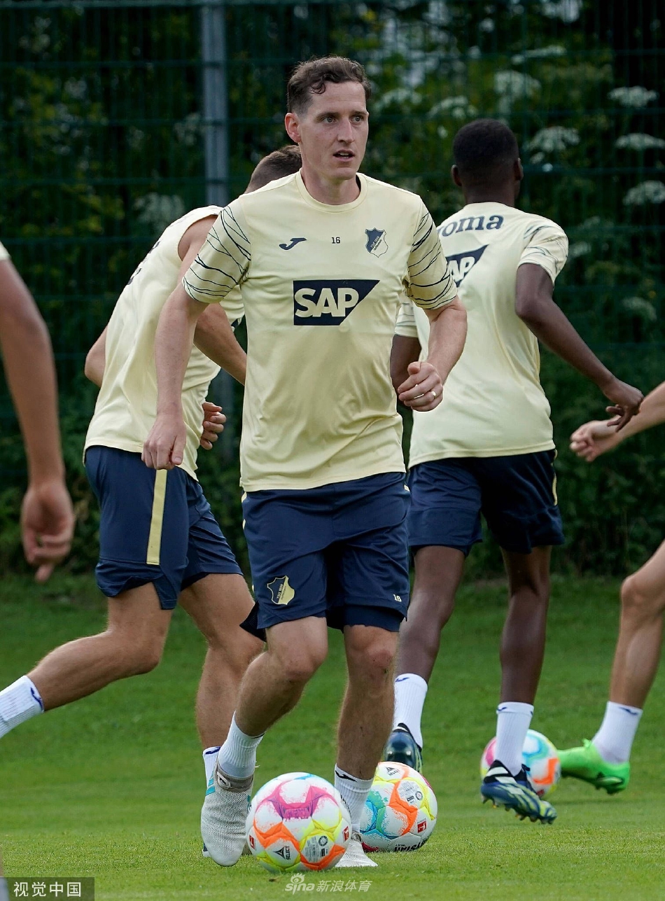 同城乐体育官方-集赞施菲尔特备战与霍芬海姆的比赛的简单介绍