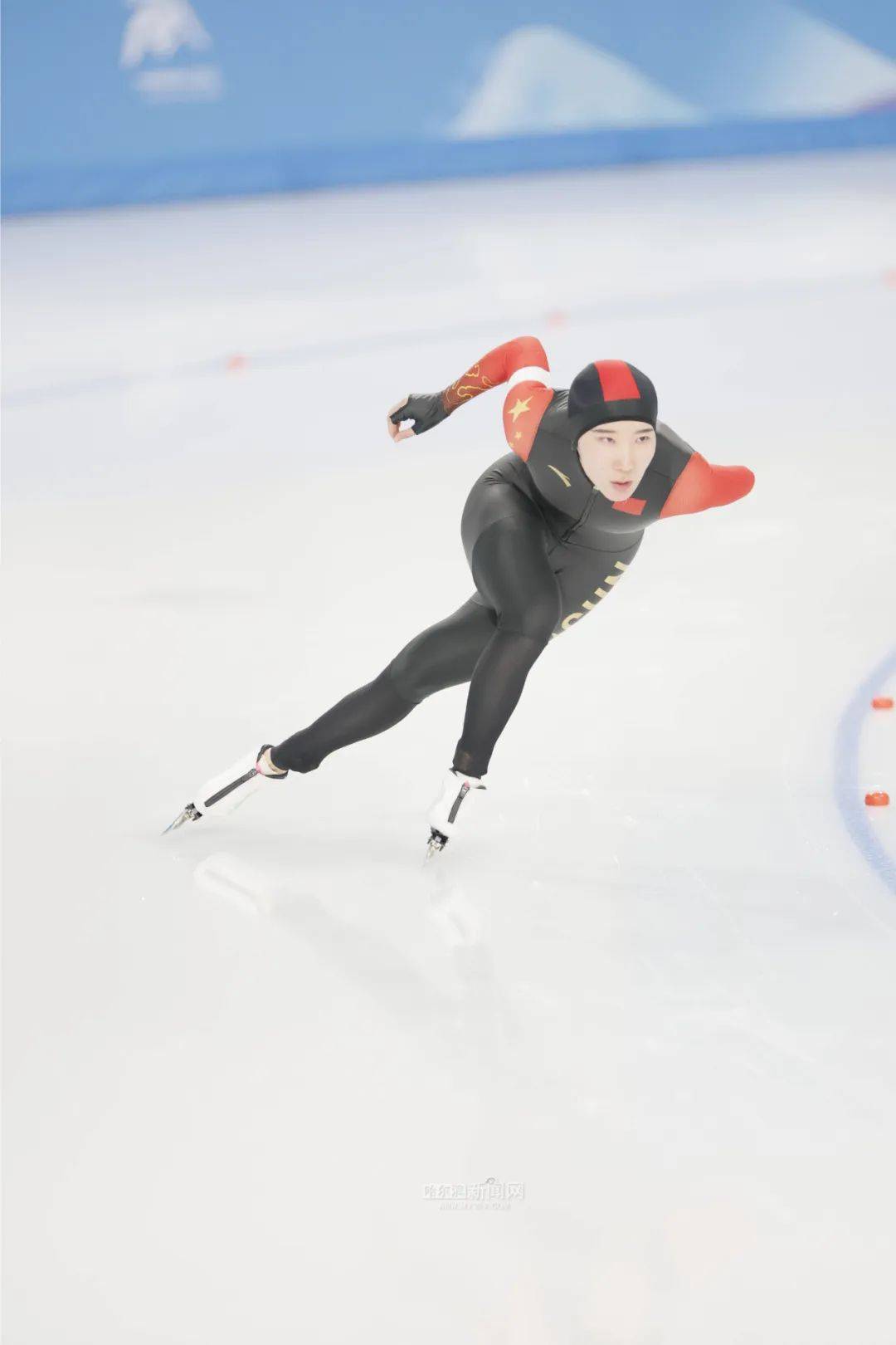 不丹滑雪选手勇夺女子单板滑雪金牌 不丹滑雪选手勇夺女子单板滑雪金牌