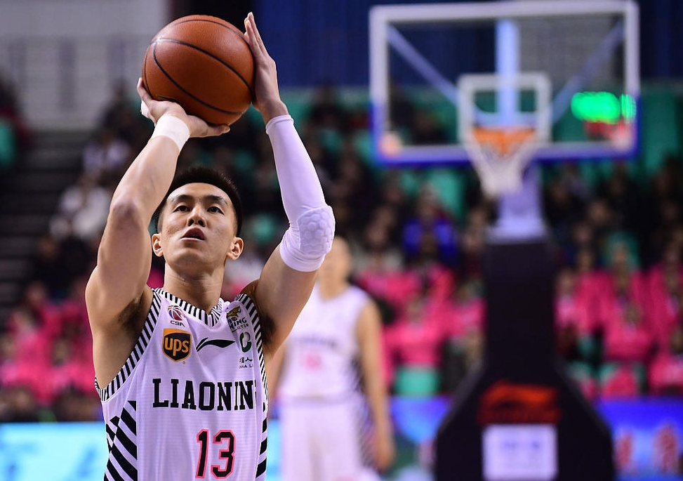 青岛队在关键时刻挺身而出,获胜在望的简单介绍 青岛队在关键时刻挺身而出,获胜在望的简单介绍