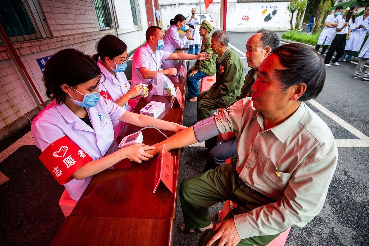 球队助力慈善活动,礼物温暖帮助需要帮助的人的简单介绍 球队助力慈善活动,礼物温暖帮助需要帮助的人的简单介绍