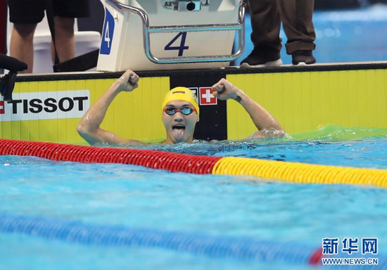 加拿大选手力克对手,勇夺亚军 加拿大选手力克对手,勇夺亚军