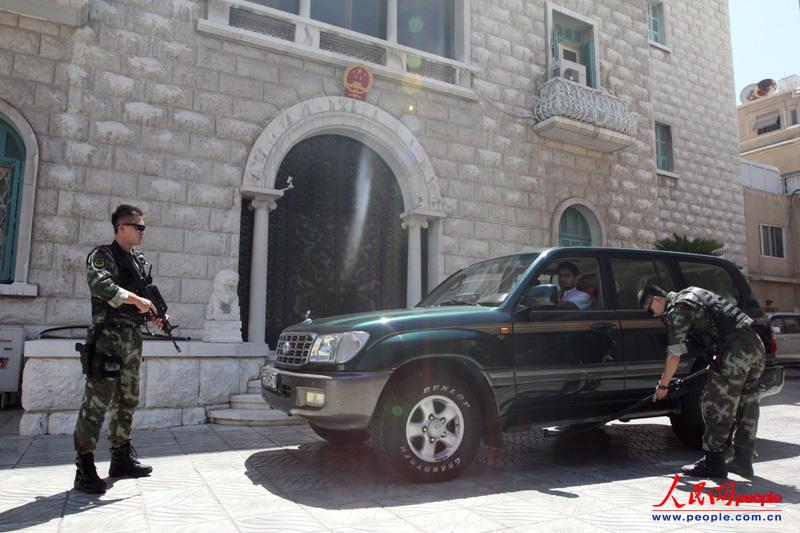 战火不息,惊险一幕悉数呈现! 战火不息,惊险一幕悉数呈现!