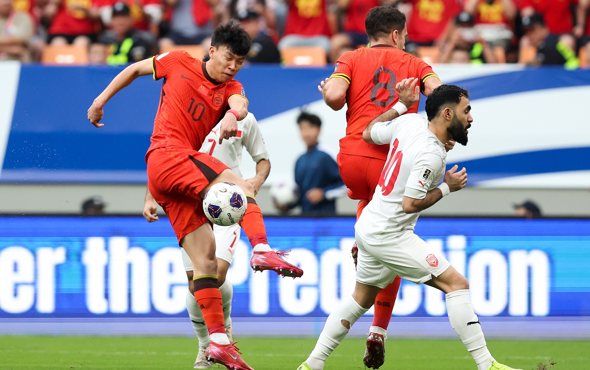 同城乐体育培训-艰难晋级！球队在最后关头取得胜利，成功晋级下一轮比赛的简单介绍