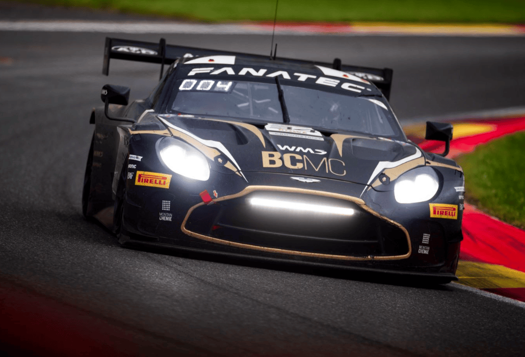 同城乐体育网页版入口-赛车比赛中，美国车手飙车夺得胜利