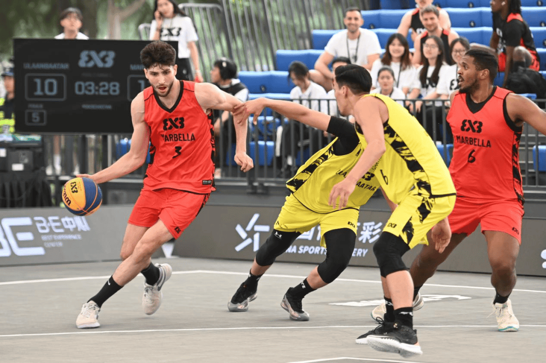 突破传统创新策略的篮球比赛