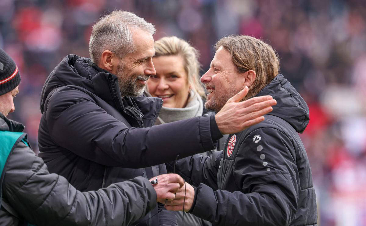 包含弗赖堡门前失守，遗憾客场平局的词条