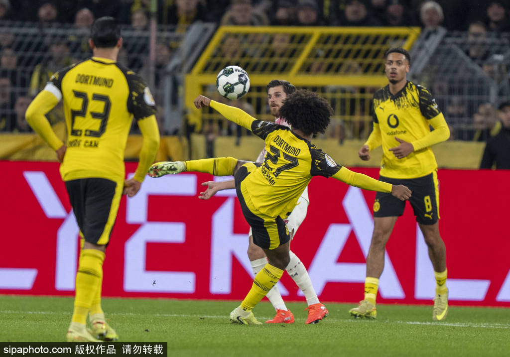 门兴主场大胜，取得关键三分